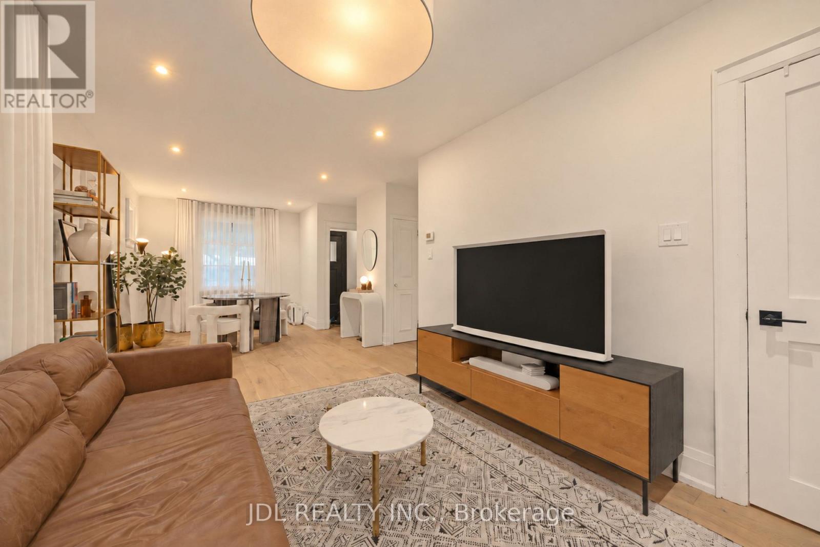 379 Scarborough Road, Toronto, Ontario  M4E 3N1 - Photo 17 - E13774734