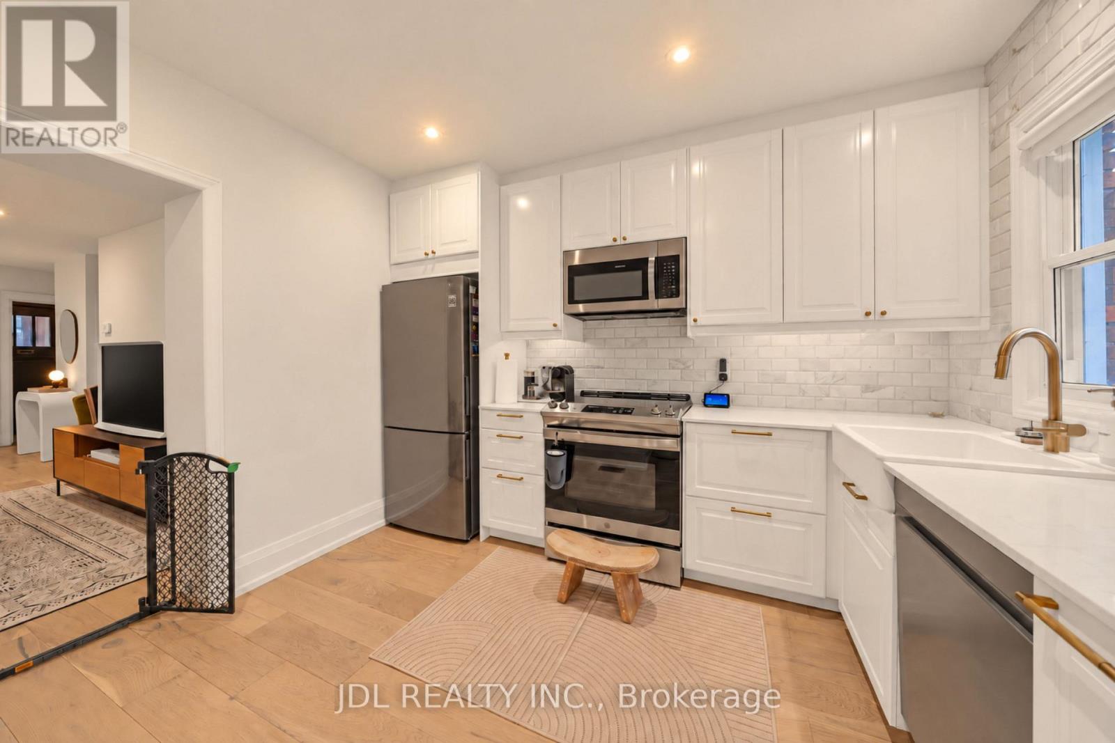379 Scarborough Road, Toronto, Ontario  M4E 3N1 - Photo 19 - E13774734