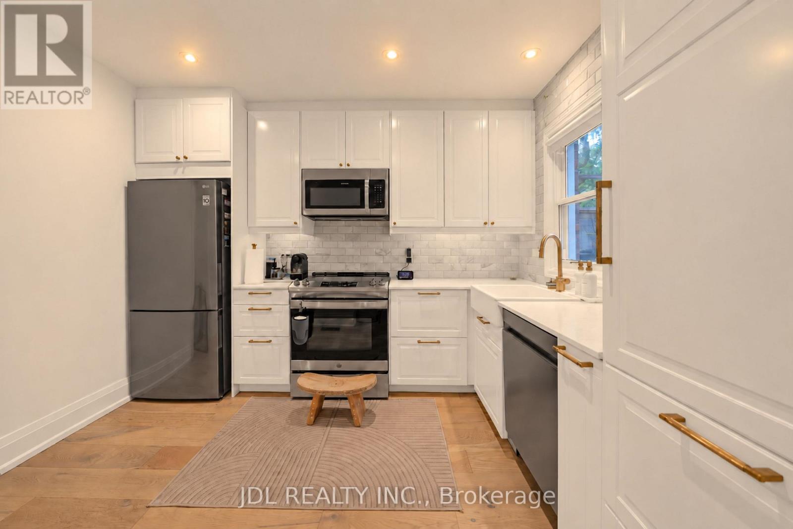 379 Scarborough Road, Toronto, Ontario  M4E 3N1 - Photo 20 - E13774734