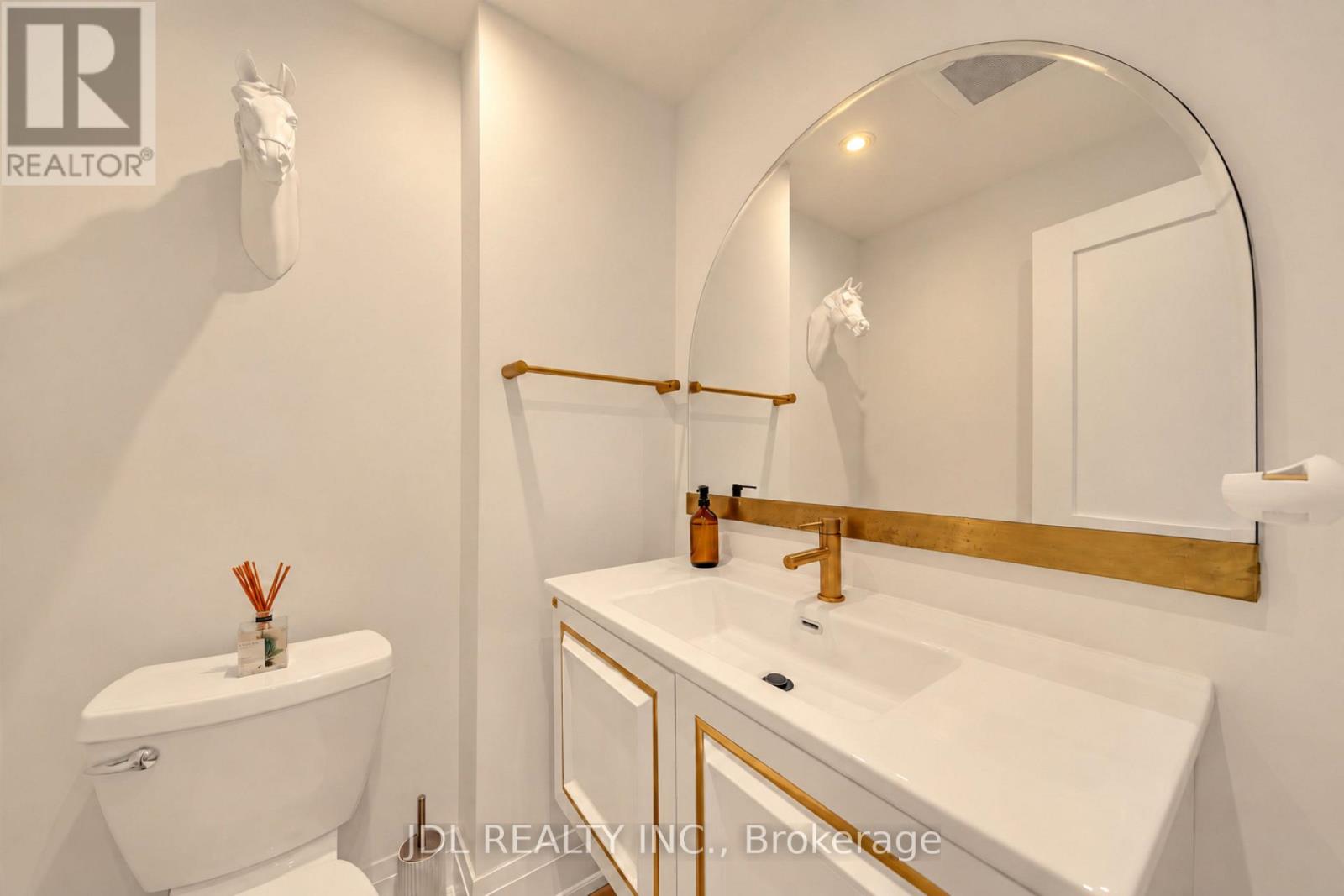 379 Scarborough Road, Toronto, Ontario  M4E 3N1 - Photo 18 - E13774734