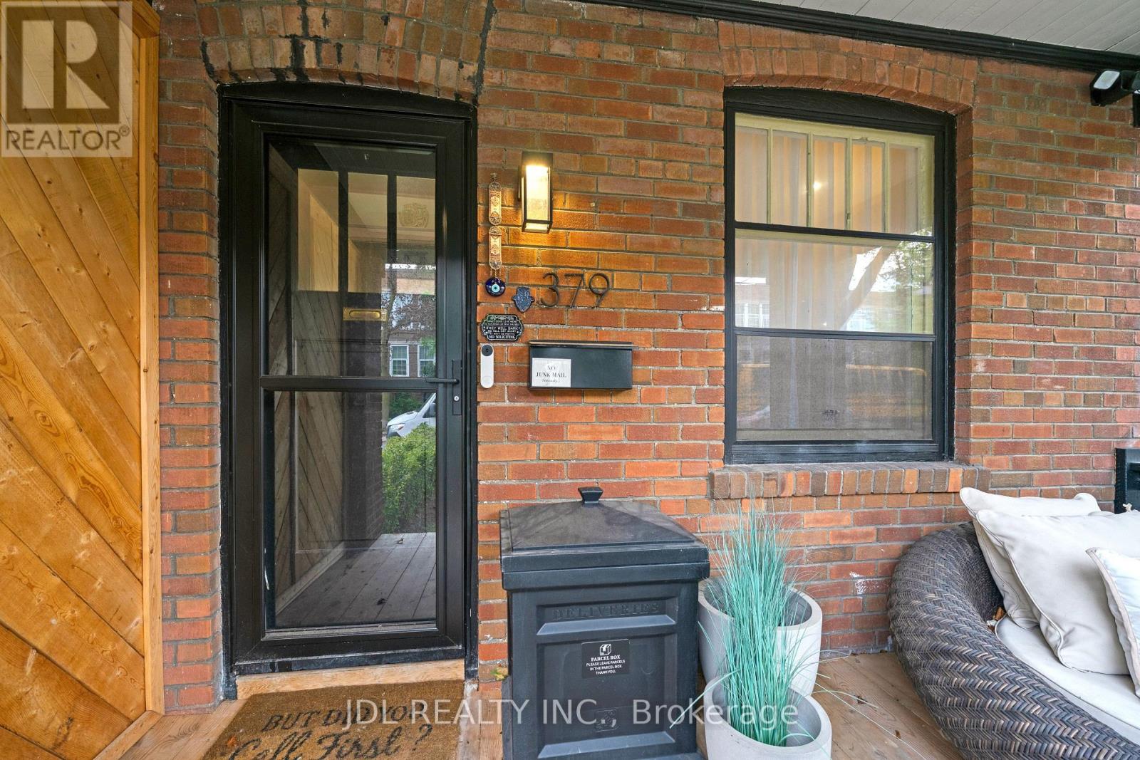 379 Scarborough Road, Toronto, Ontario  M4E 3N1 - Photo 8 - E13774734