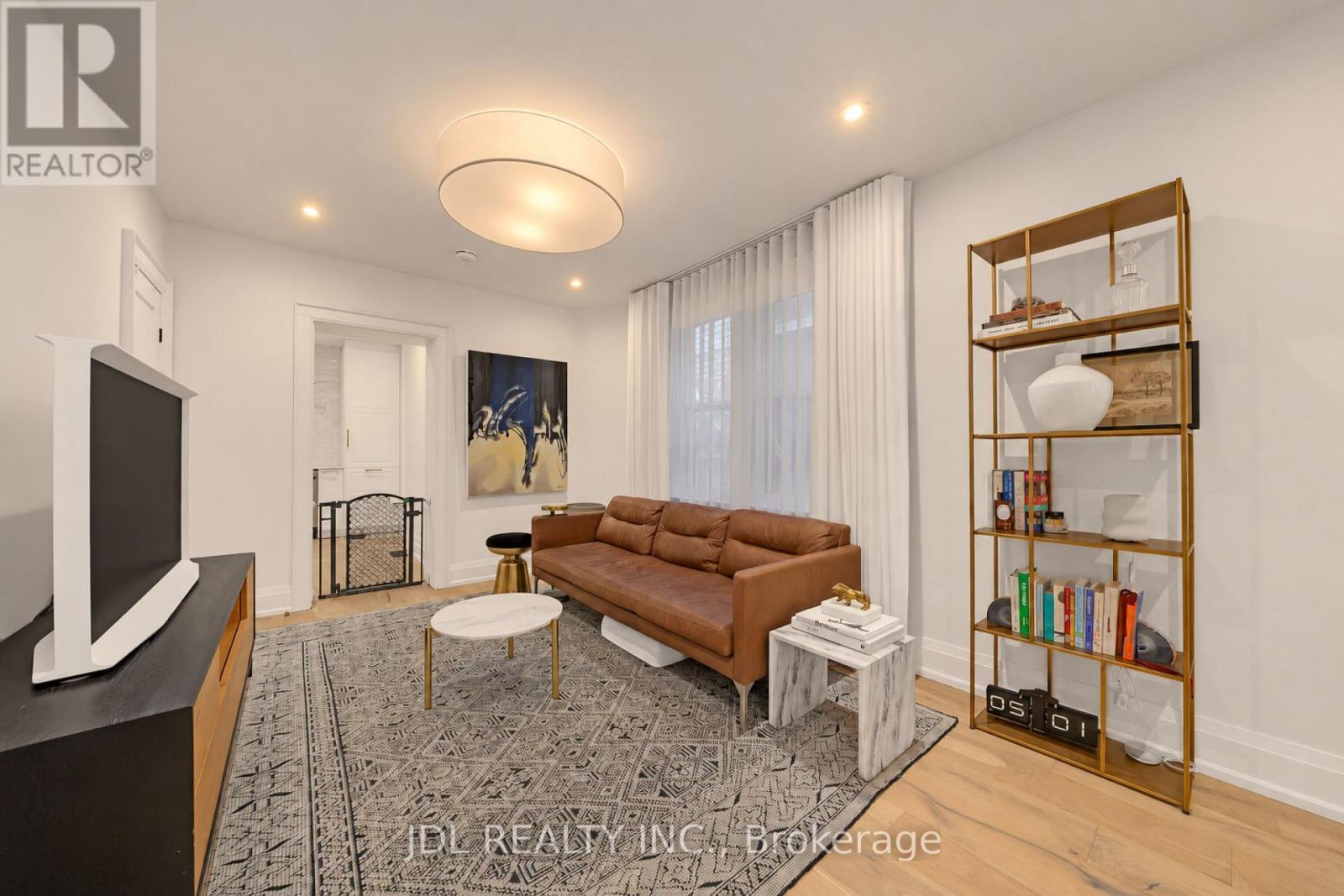 379 Scarborough Road, Toronto, Ontario  M4E 3N1 - Photo 14 - E13774734