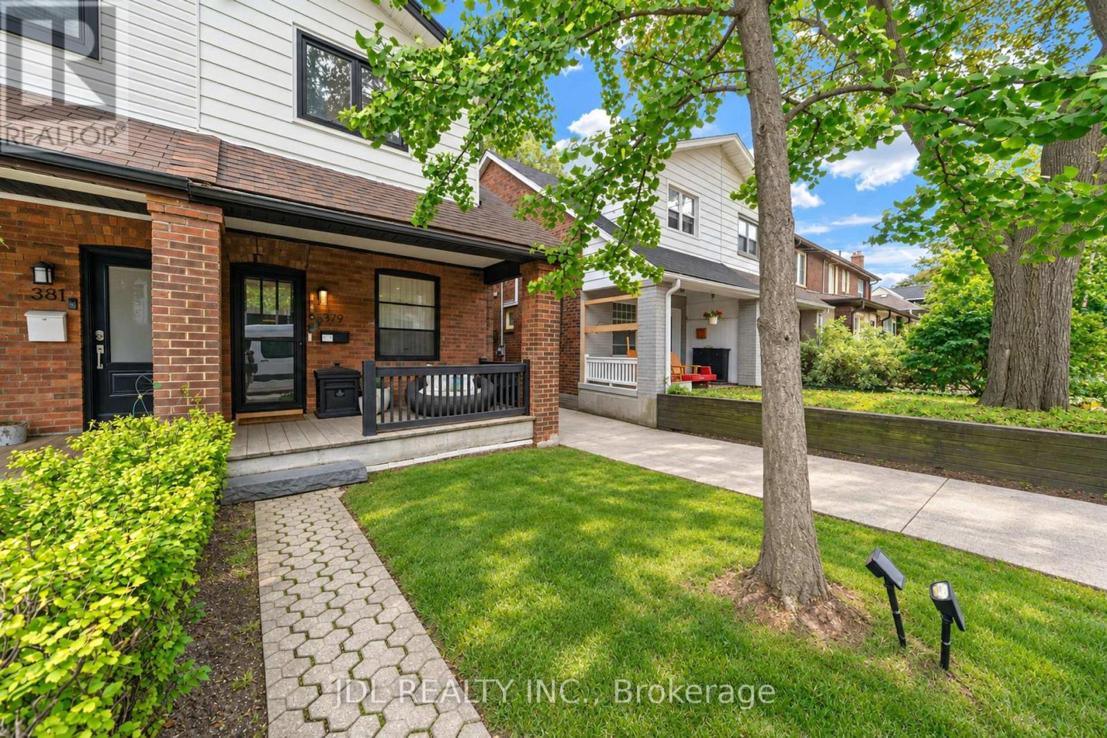 379 Scarborough Road, Toronto, Ontario  M4E 3N1 - Photo 2 - E13774734