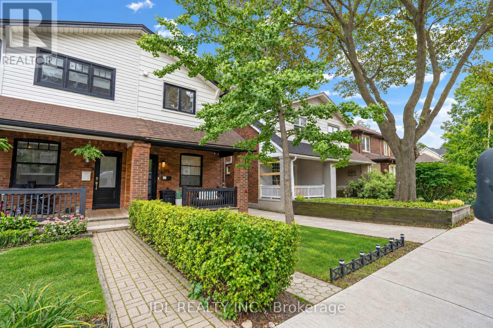 379 Scarborough Road, Toronto, Ontario  M4E 3N1 - Photo 4 - E13774734
