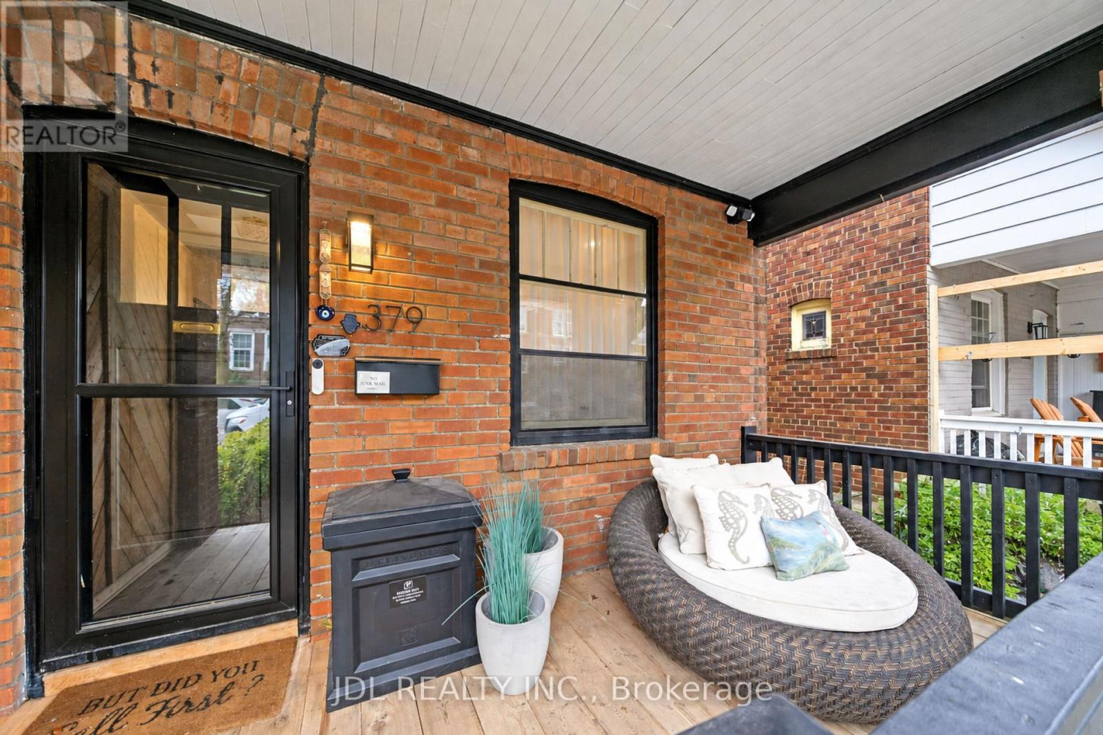 379 Scarborough Road, Toronto, Ontario  M4E 3N1 - Photo 6 - E13774734