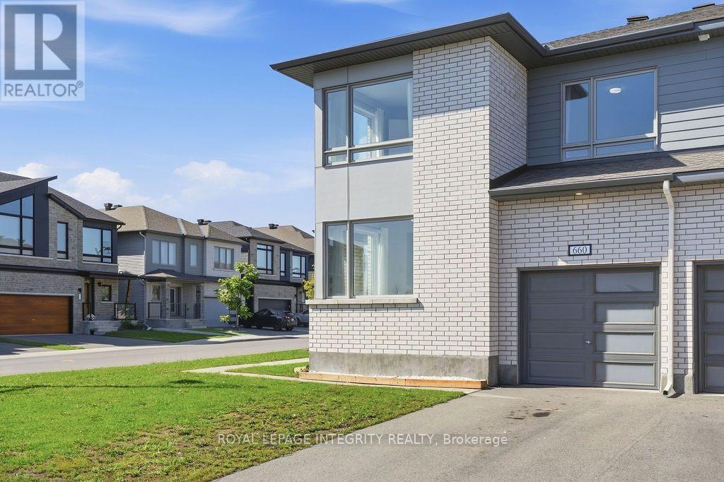 660 Fenwick Way, Ottawa, Ontario  K2J 7E6 - Photo 2 - X13777616