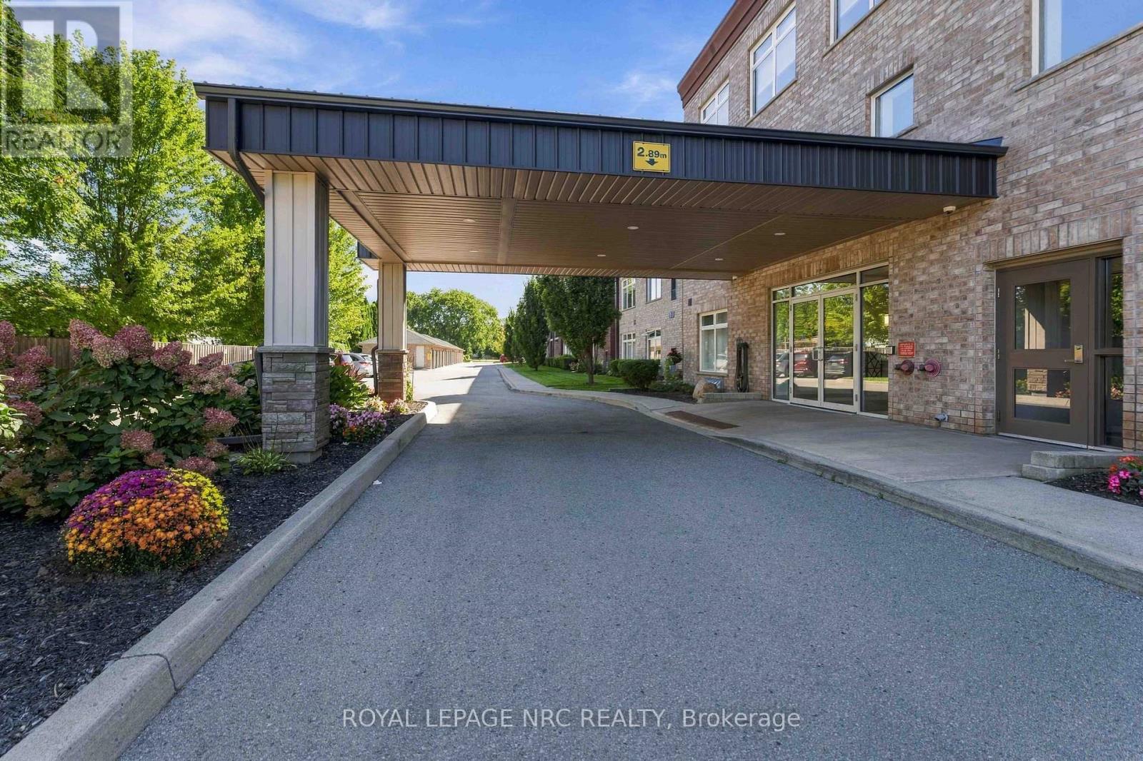 312 - 4644 Pettit Avenue, Niagara Falls, Ontario L2E 0B4 - Photo 2 - X13777598