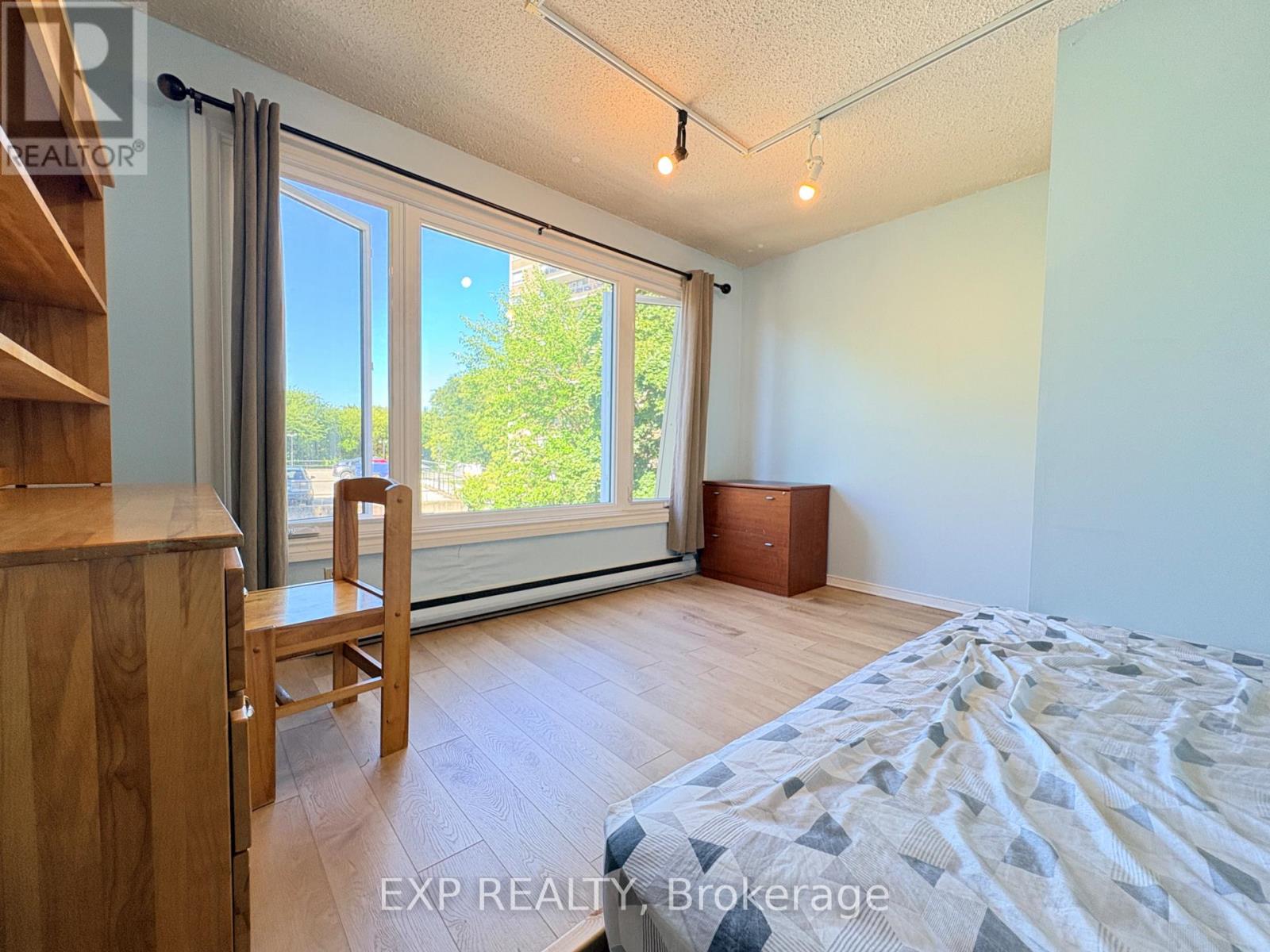 1 - 341 Geneva Street, St. Catharines, Ontario  L2N 2G3 - Photo 3 - X13777604