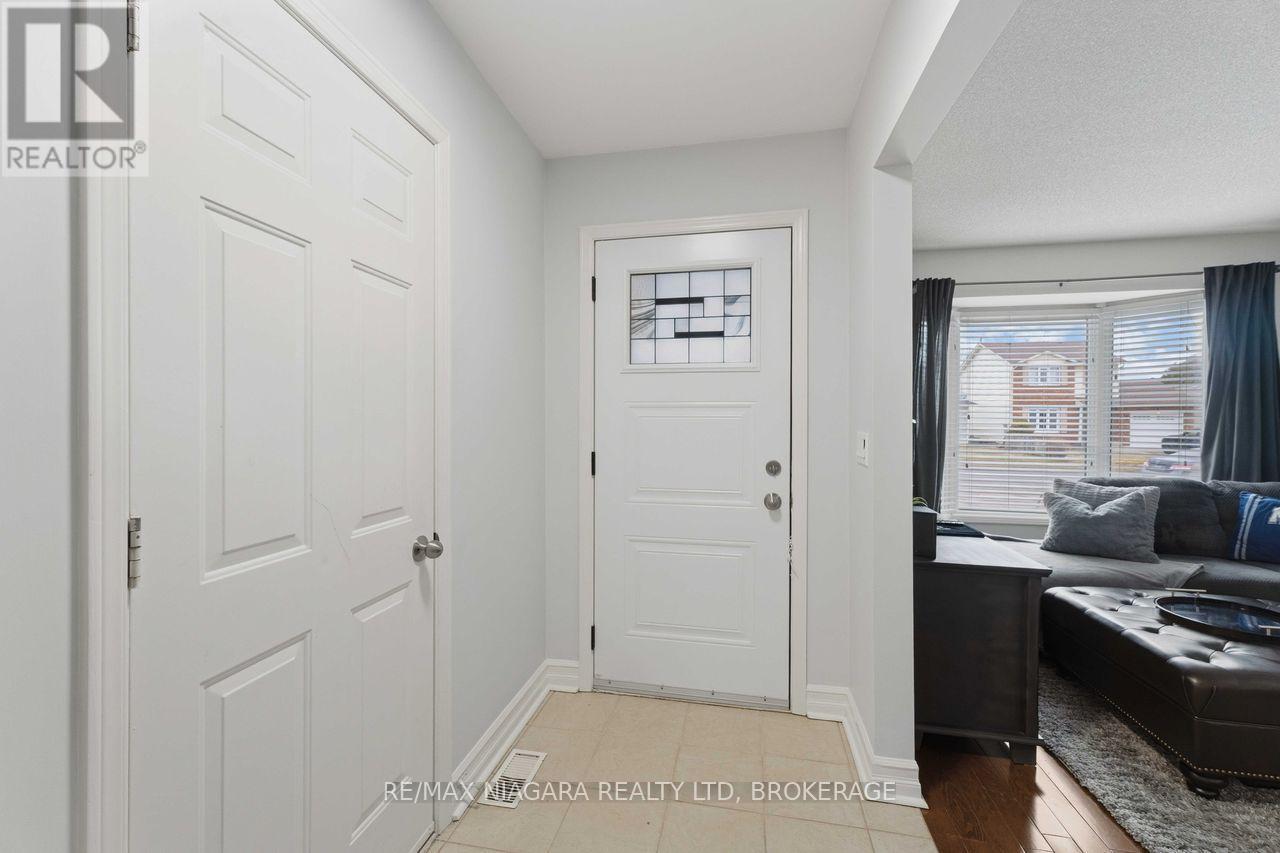 41 Eastwood Drive, Welland, Ontario  L3C 6W1 - Photo 3 - X13777612