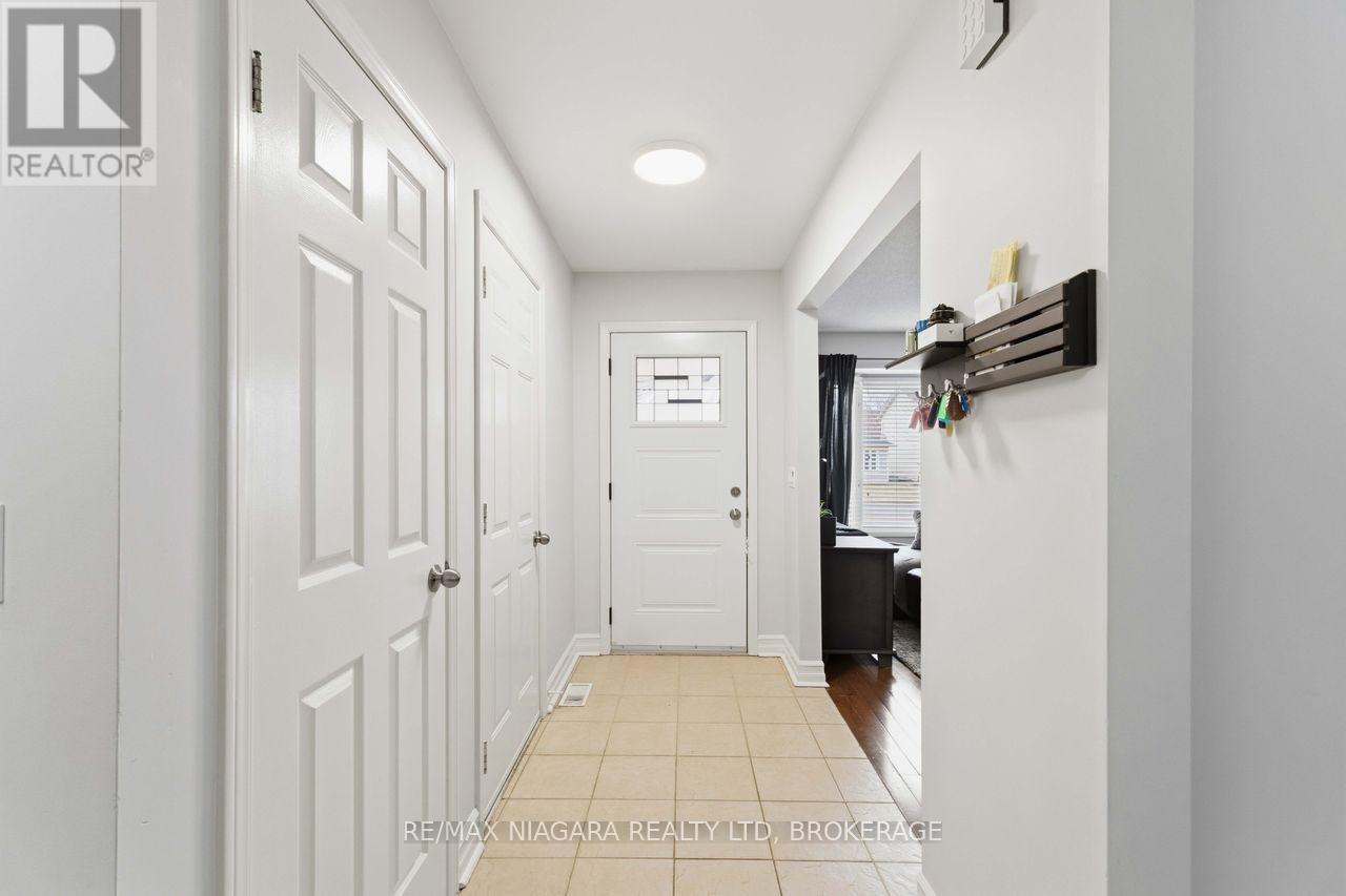 41 Eastwood Drive, Welland, Ontario  L3C 6W1 - Photo 4 - X13777612