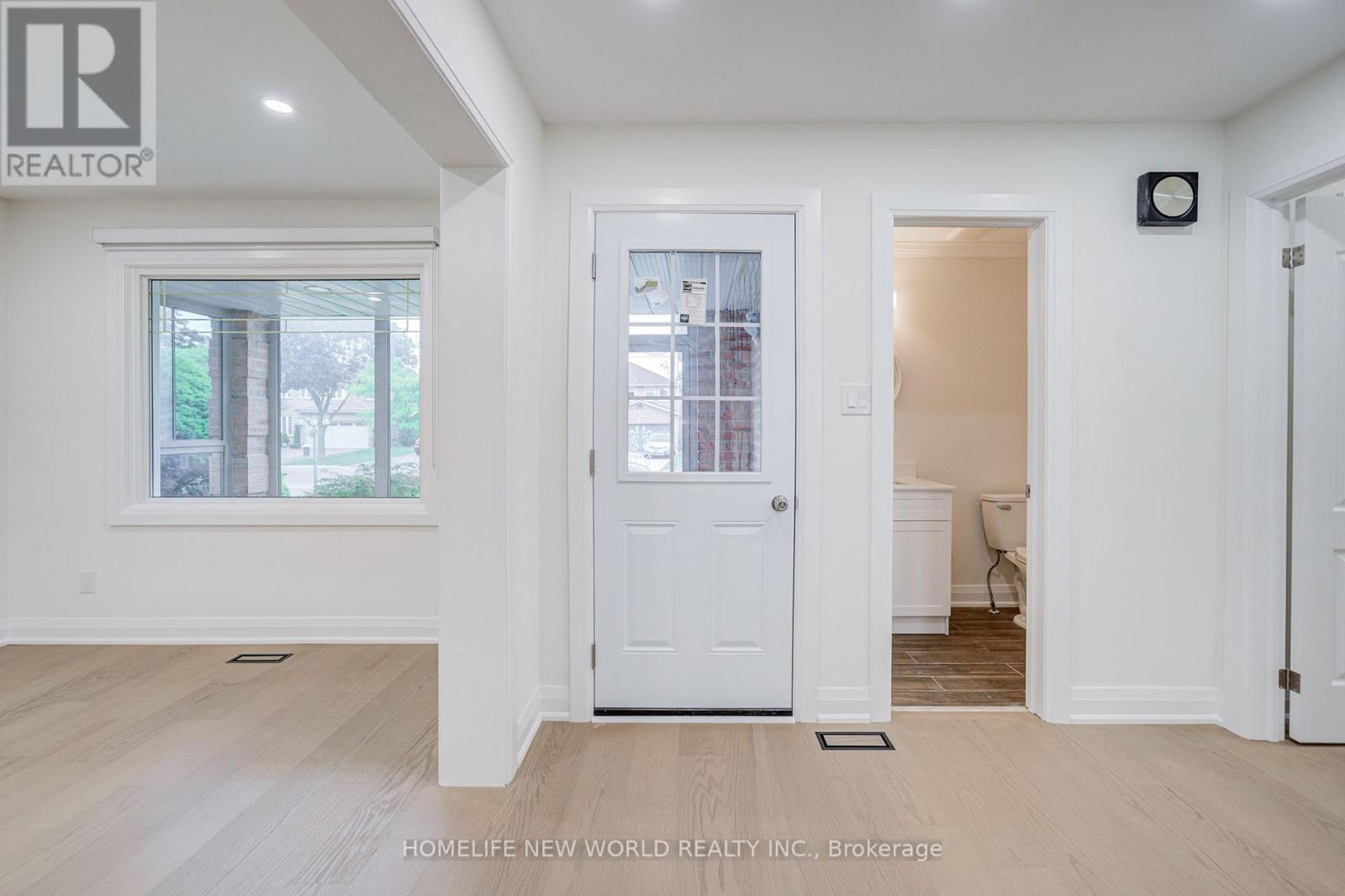 199 Harrowsmith Drive W, Mississauga, Ontario  L5R 1R8 - Photo 4 - W13777606