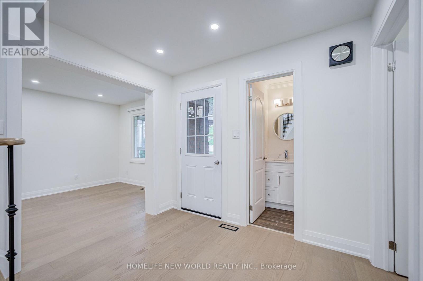199 Harrowsmith Drive W, Mississauga, Ontario  L5R 1R8 - Photo 5 - W13777606