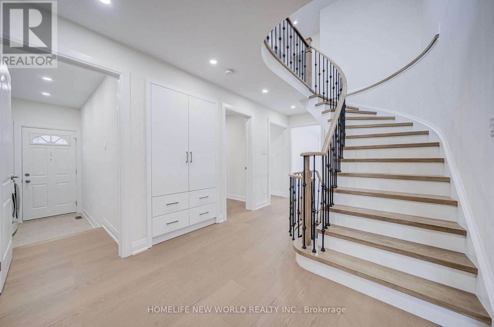 199 Harrowsmith Drive W, Mississauga, Ontario  L5R 1R8 - Photo 7 - W13777606