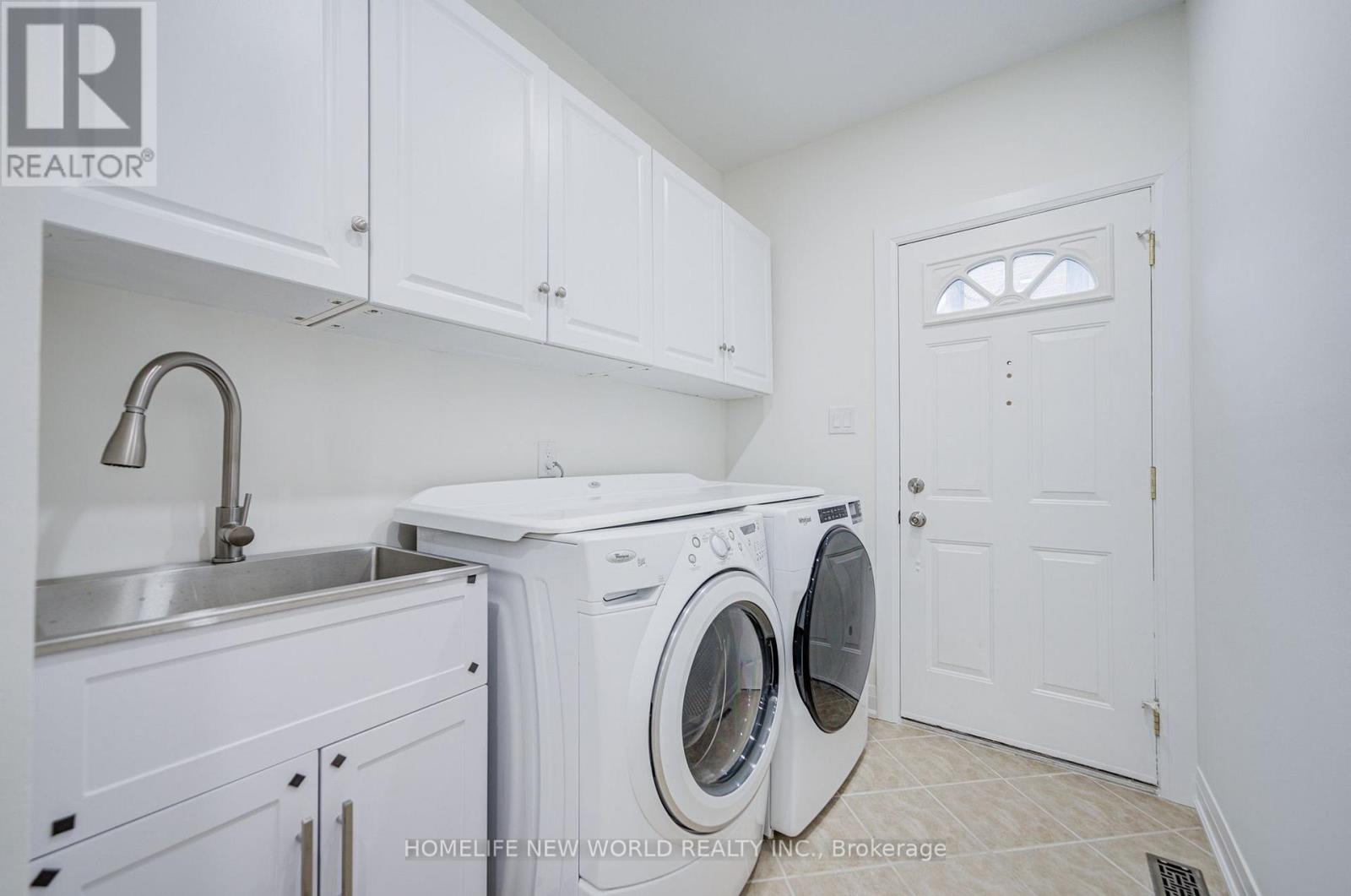199 Harrowsmith Drive W, Mississauga, Ontario  L5R 1R8 - Photo 9 - W13777606