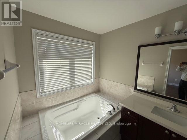 48 Pendulum Circle, Brampton, Ontario  L6R 3N6 - Photo 26 - W13777622