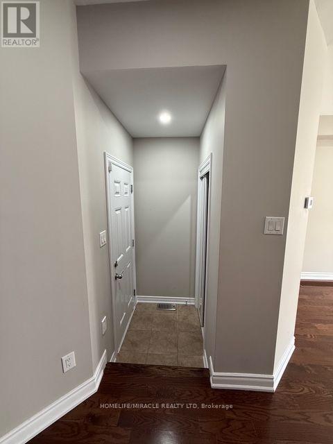 48 Pendulum Circle, Brampton, Ontario  L6R 3N6 - Photo 9 - W13777622