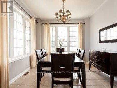 5936 Whitehorn Avenue, Mississauga, Ontario  L5V 2Y8 - Photo 8 - W13777630