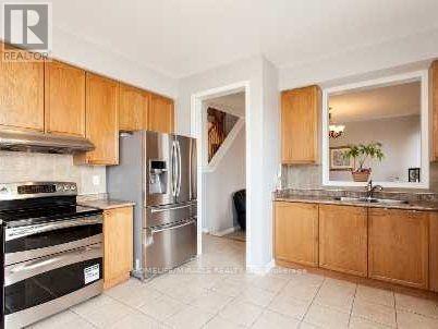 5936 Whitehorn Avenue, Mississauga, Ontario  L5V 2Y8 - Photo 9 - W13777630