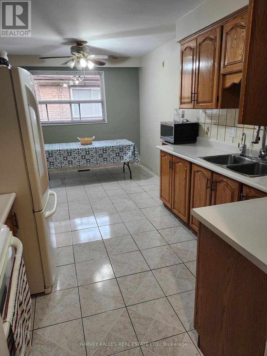 2379 Hensall Street, Mississauga, Ontario  L5A 2T1 - Photo 10 - W13774704