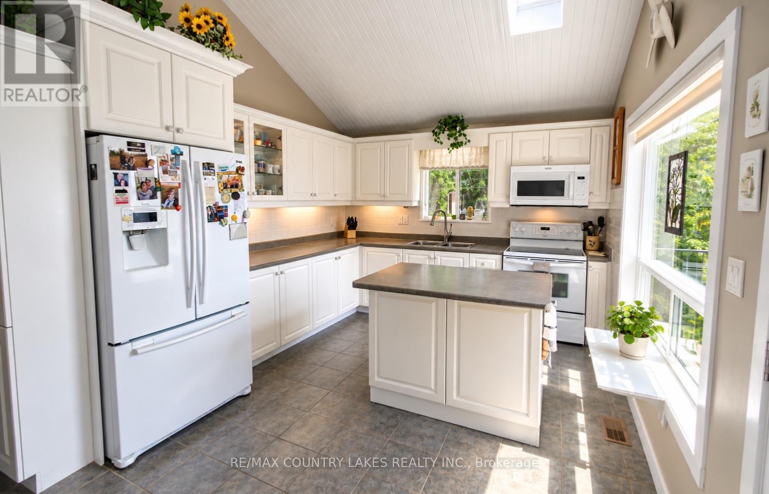 27 Hillcrest Avenue, Kawartha Lakes, Ontario  K0M 2B0 - Photo 10 - X13479290