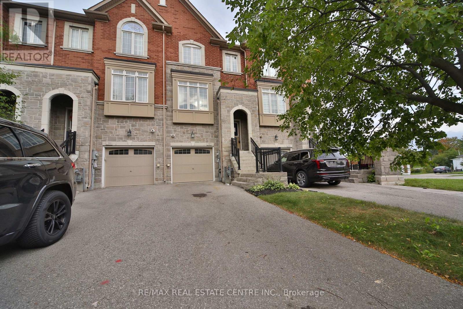 211 APPLETON COURT, Newmarket, Ontario