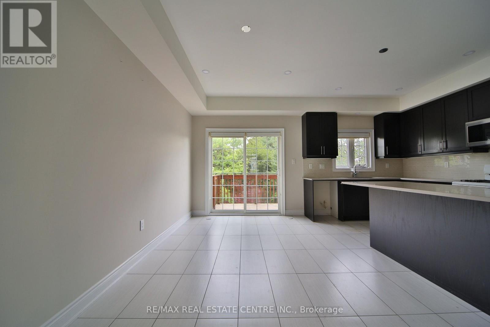 211 Appleton Court, Newmarket, Ontario  L3Y 0B8 - Photo 8 - N13741010