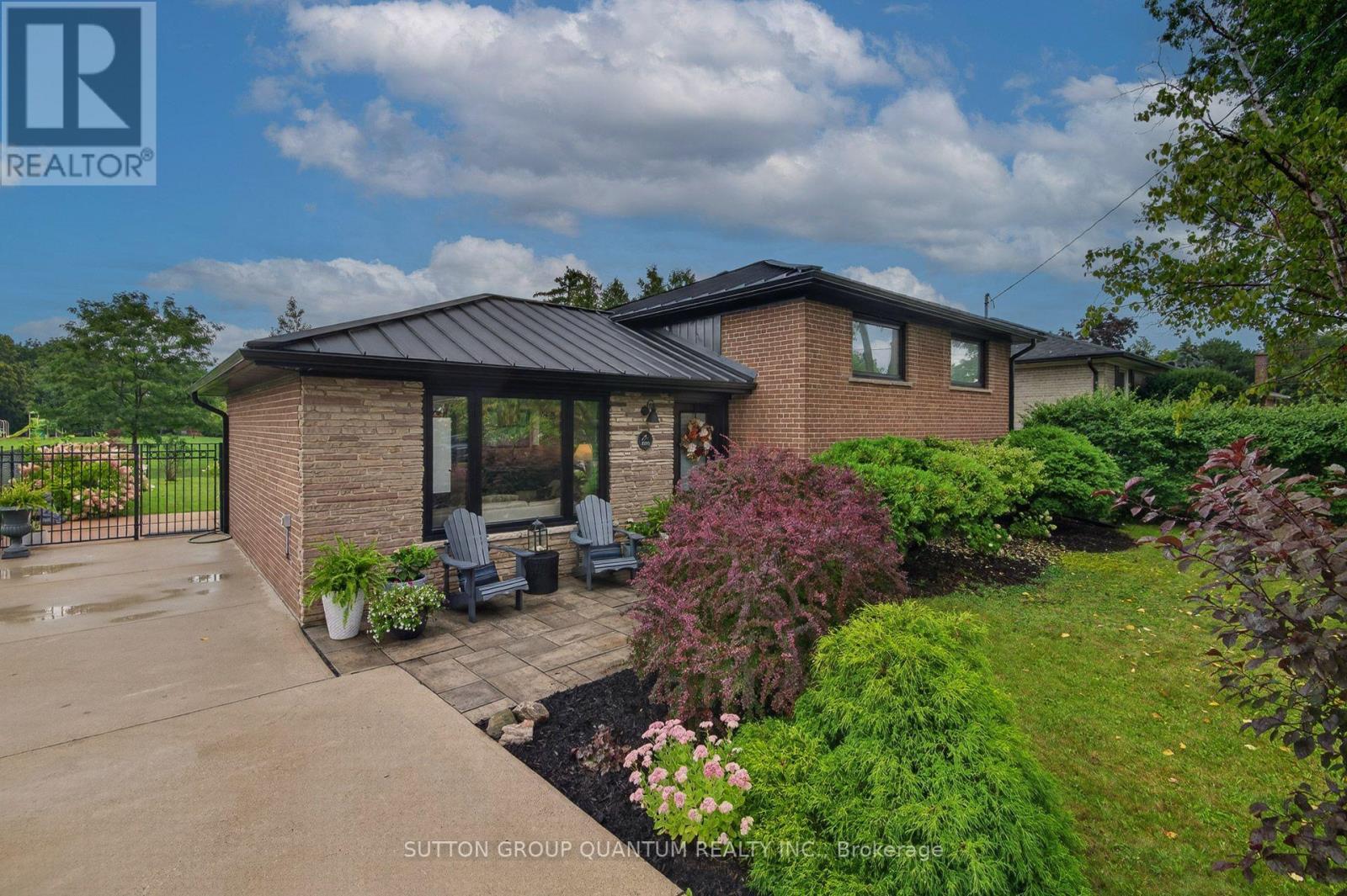 2103 Seabrook Drive, Oakville, Ontario  L6L 2T8 - Photo 4 - W13774378