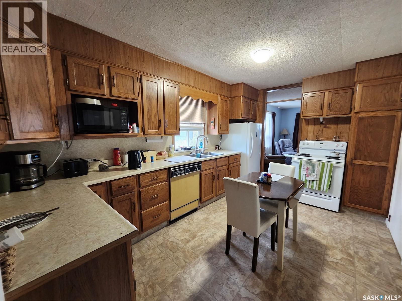 107 2nd Street S, Cabri, Saskatchewan  S0N 0J0 - Photo 6 - SK048314