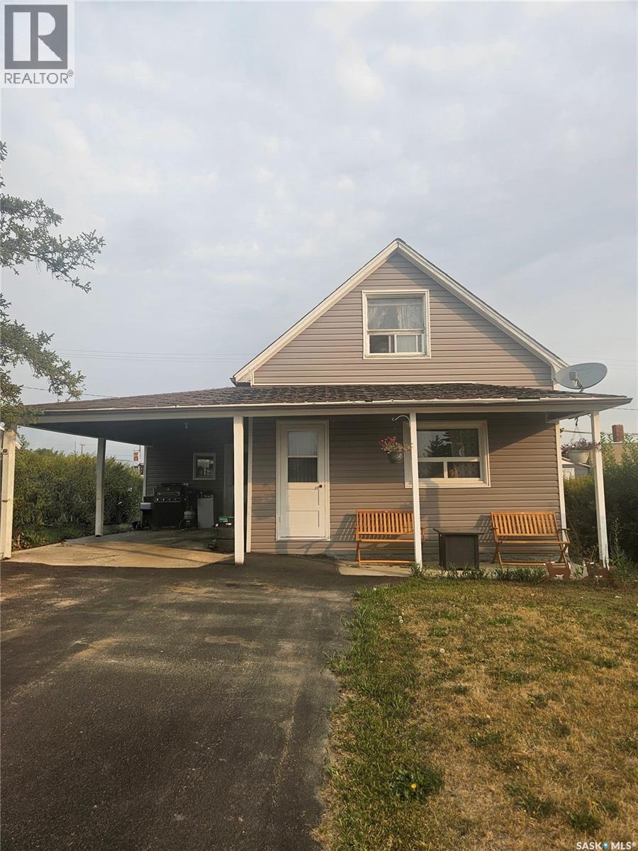 107 2nd Street S, Cabri, Saskatchewan  S0N 0J0 - Photo 1 - SK048314