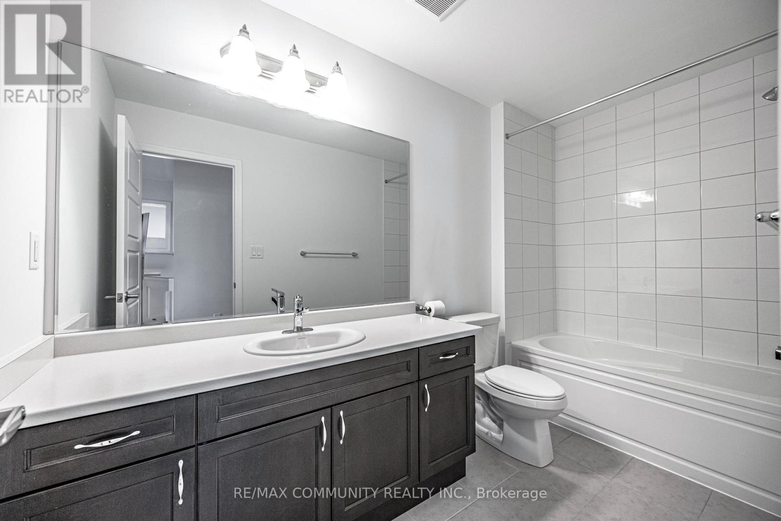1483 Mockingbird Square, Pickering, Ontario  L1X 0N8 - Photo 12 - E13750114