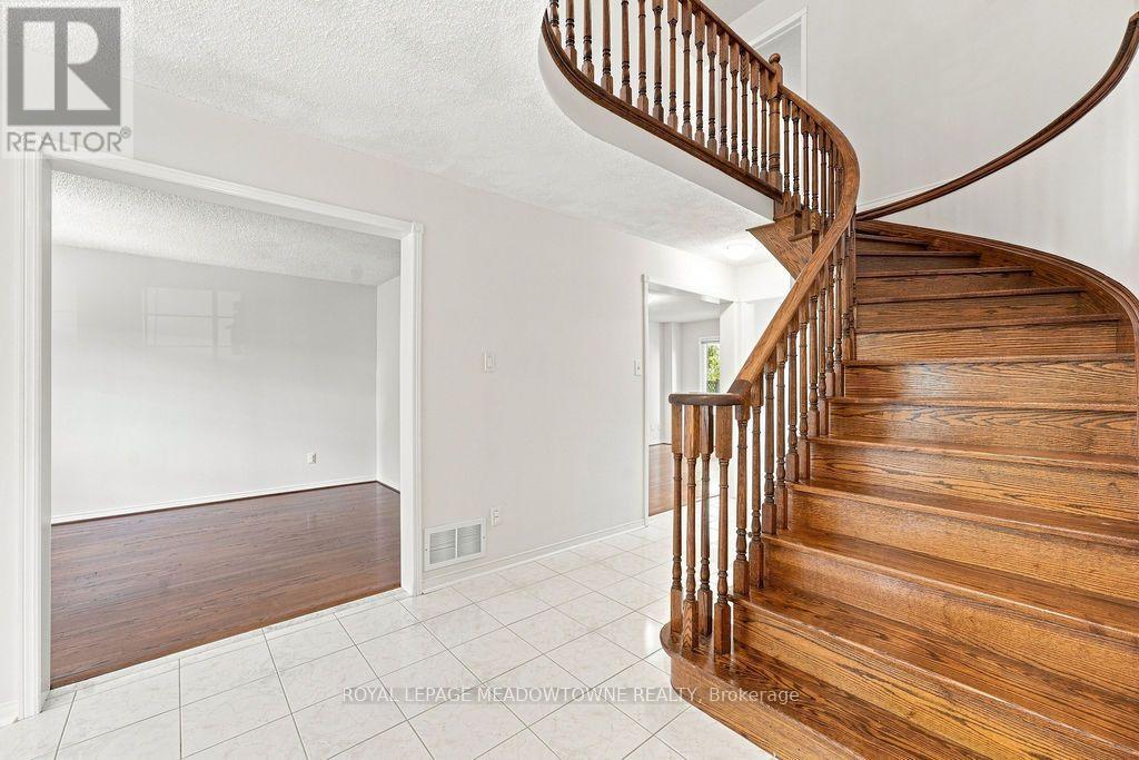 3268 Cajun Crescent, Mississauga, Ontario  L5L 5T7 - Photo 4 - W13777698