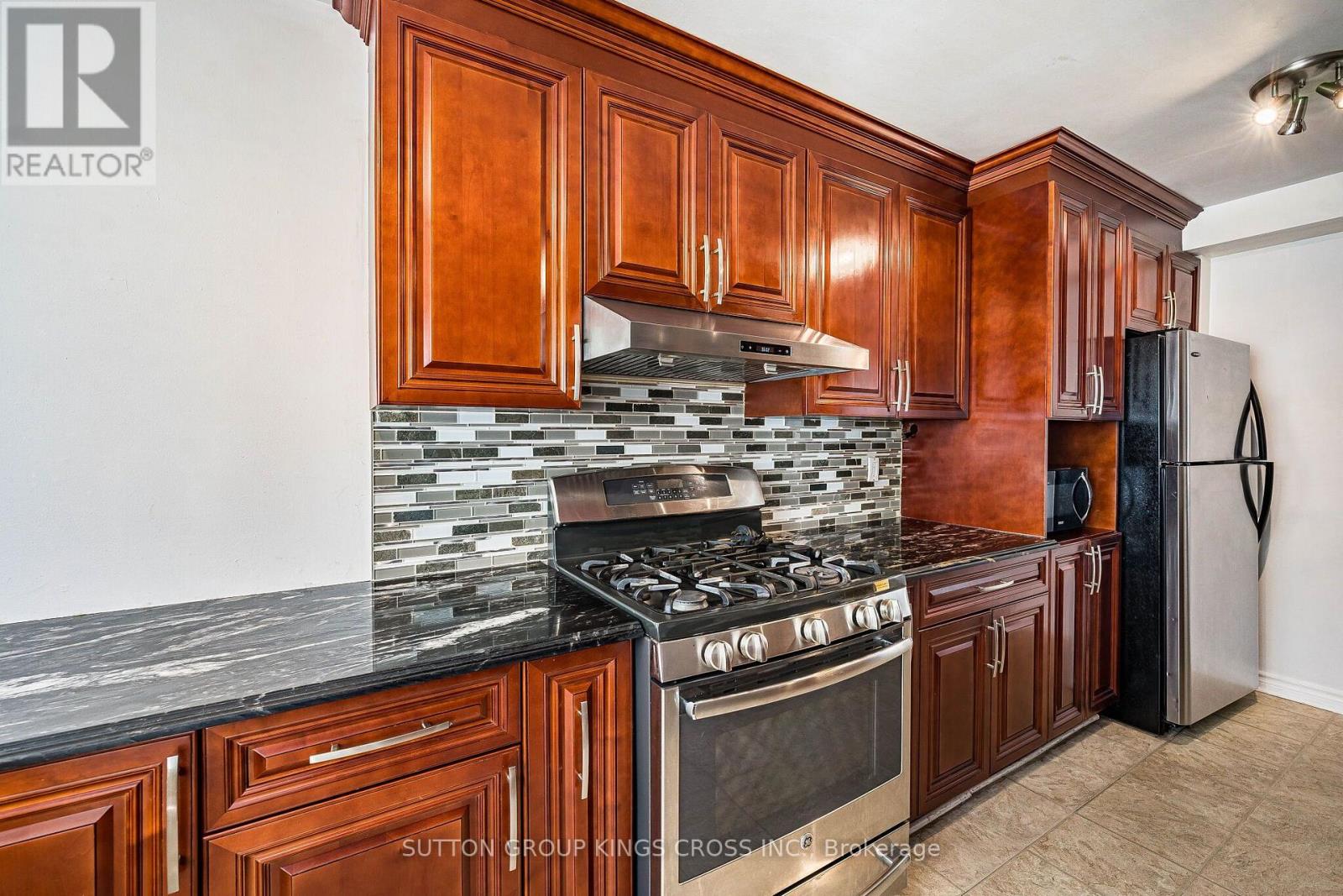 2 Hemlark Court, Brampton, Ontario  L6S 2B7 - Photo 16 - W13777710