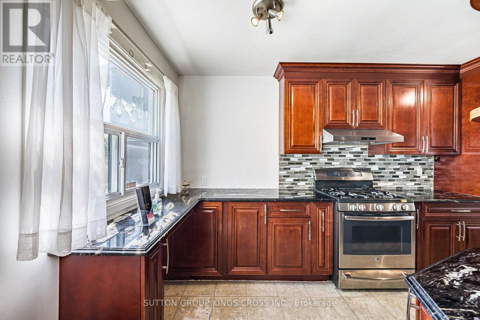 2 Hemlark Court, Brampton, Ontario  L6S 2B7 - Photo 18 - W13777710