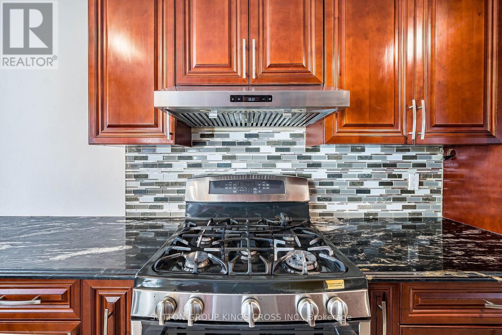 2 Hemlark Court, Brampton, Ontario  L6S 2B7 - Photo 19 - W13777710