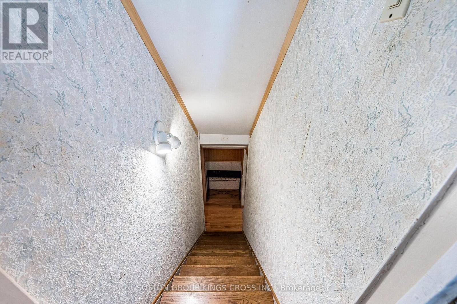 2 Hemlark Court, Brampton, Ontario  L6S 2B7 - Photo 34 - W13777710
