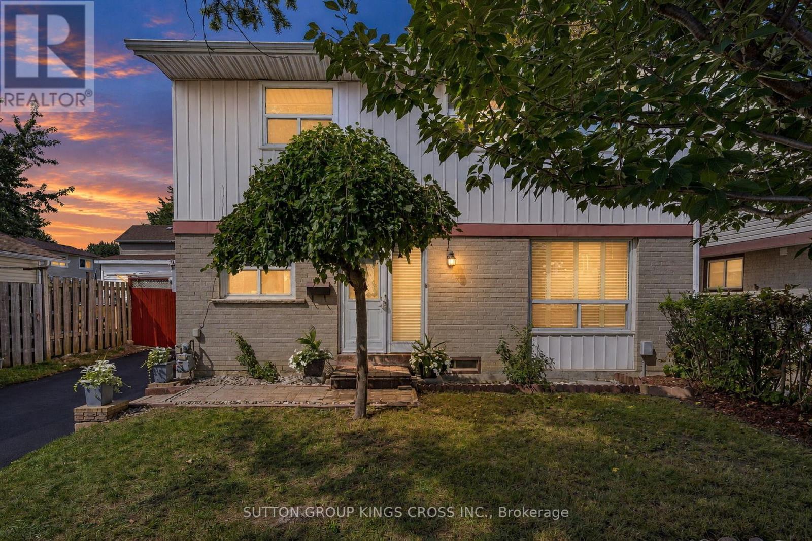 2 Hemlark Court, Brampton, Ontario  L6S 2B7 - Photo 4 - W13777710