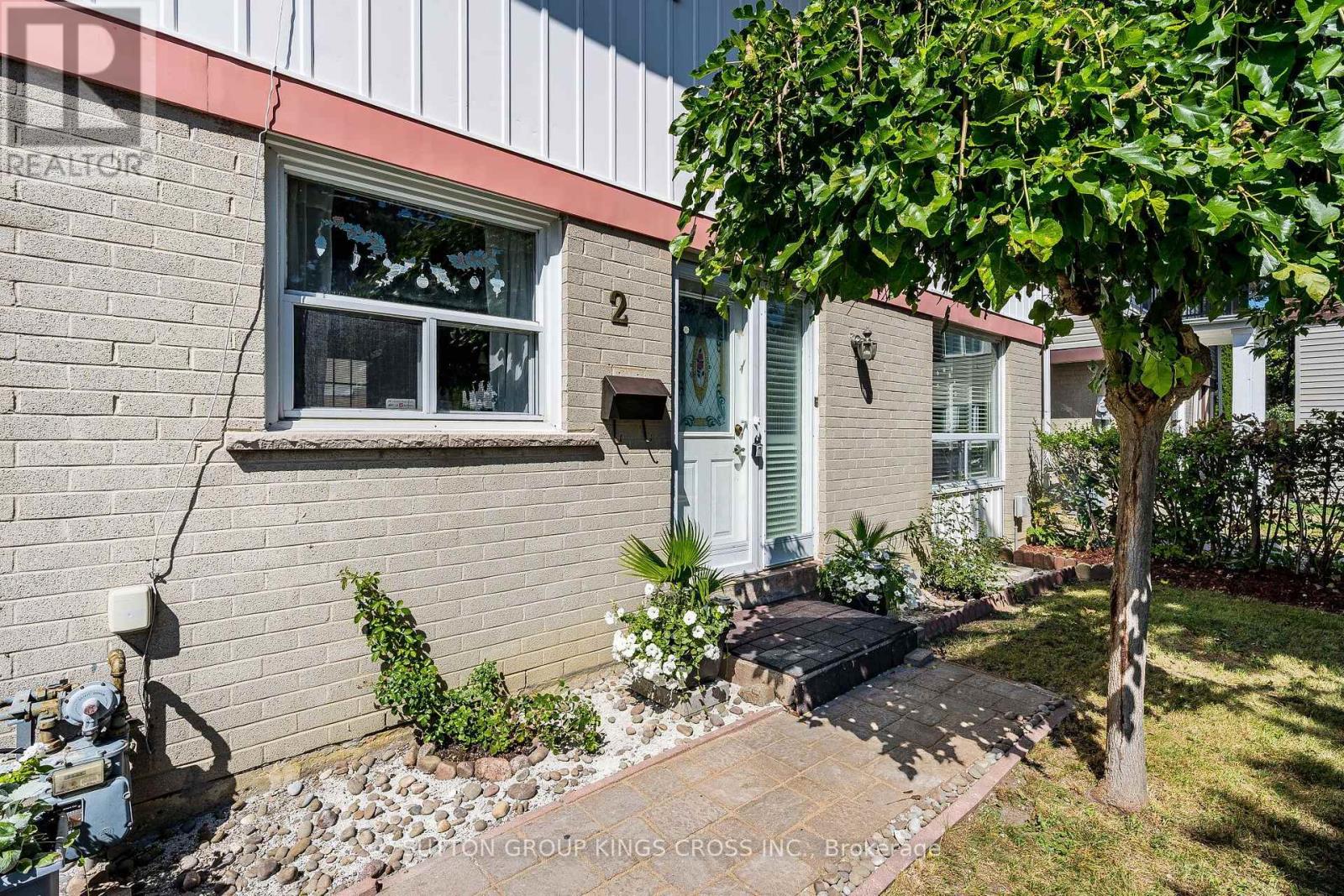 2 Hemlark Court, Brampton, Ontario  L6S 2B7 - Photo 5 - W13777710