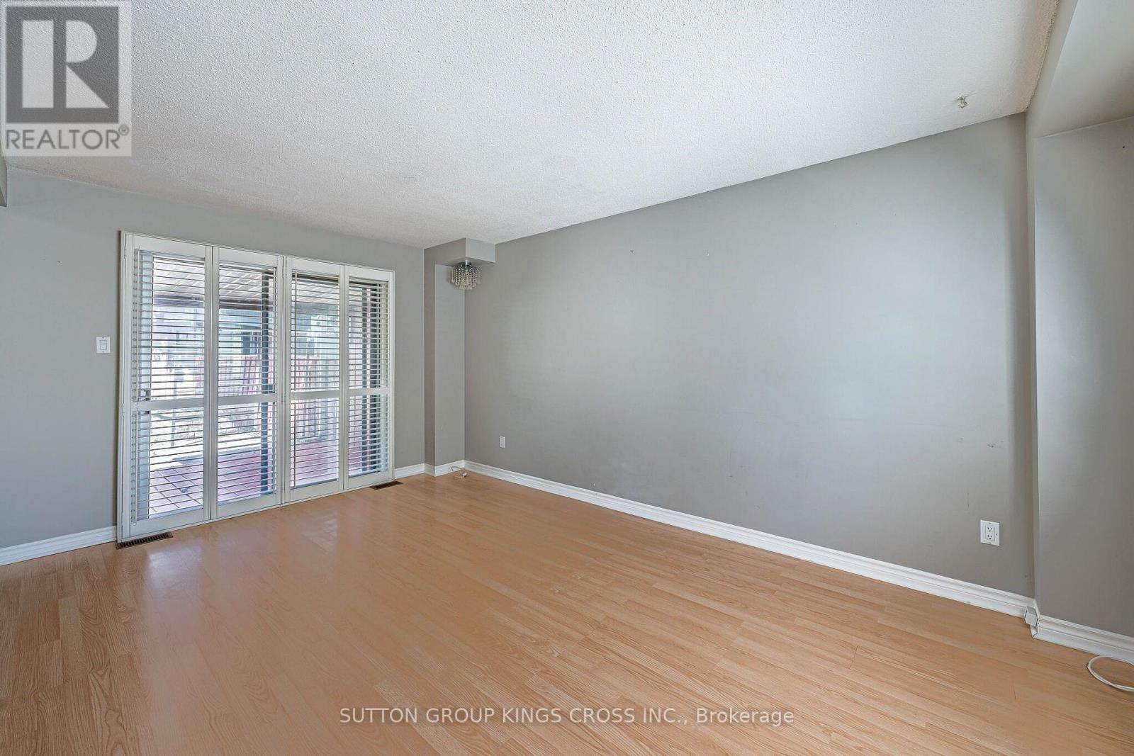 2 Hemlark Court, Brampton, Ontario  L6S 2B7 - Photo 8 - W13777710