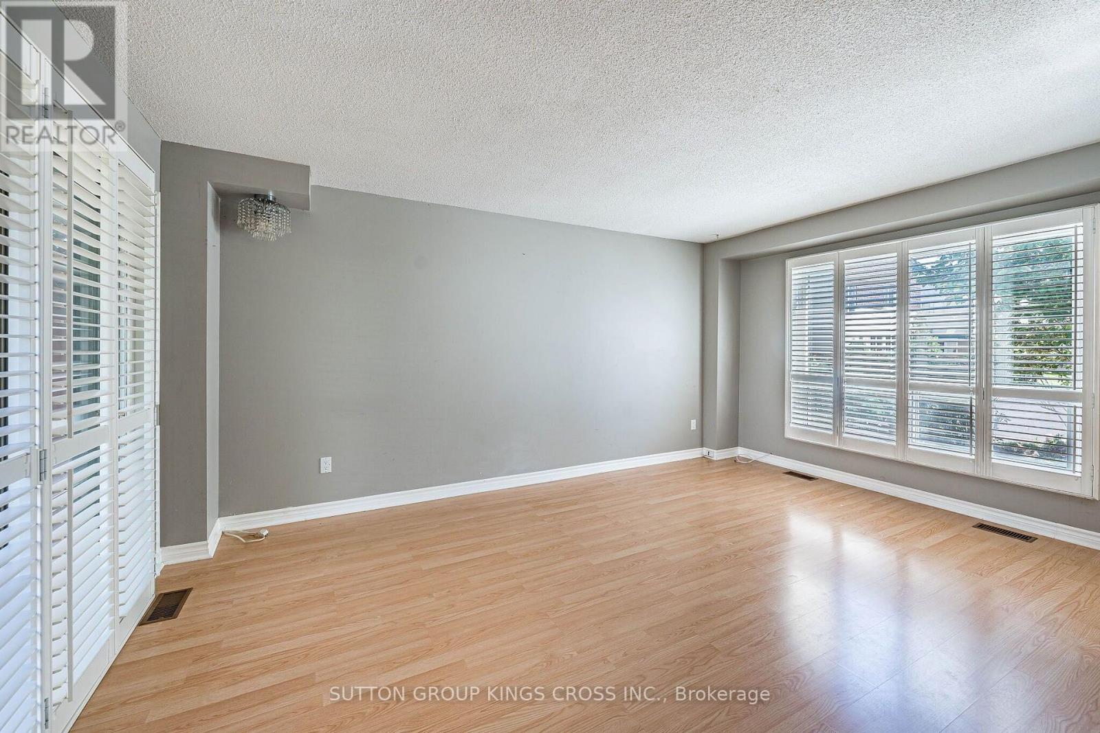 2 Hemlark Court, Brampton, Ontario  L6S 2B7 - Photo 9 - W13777710