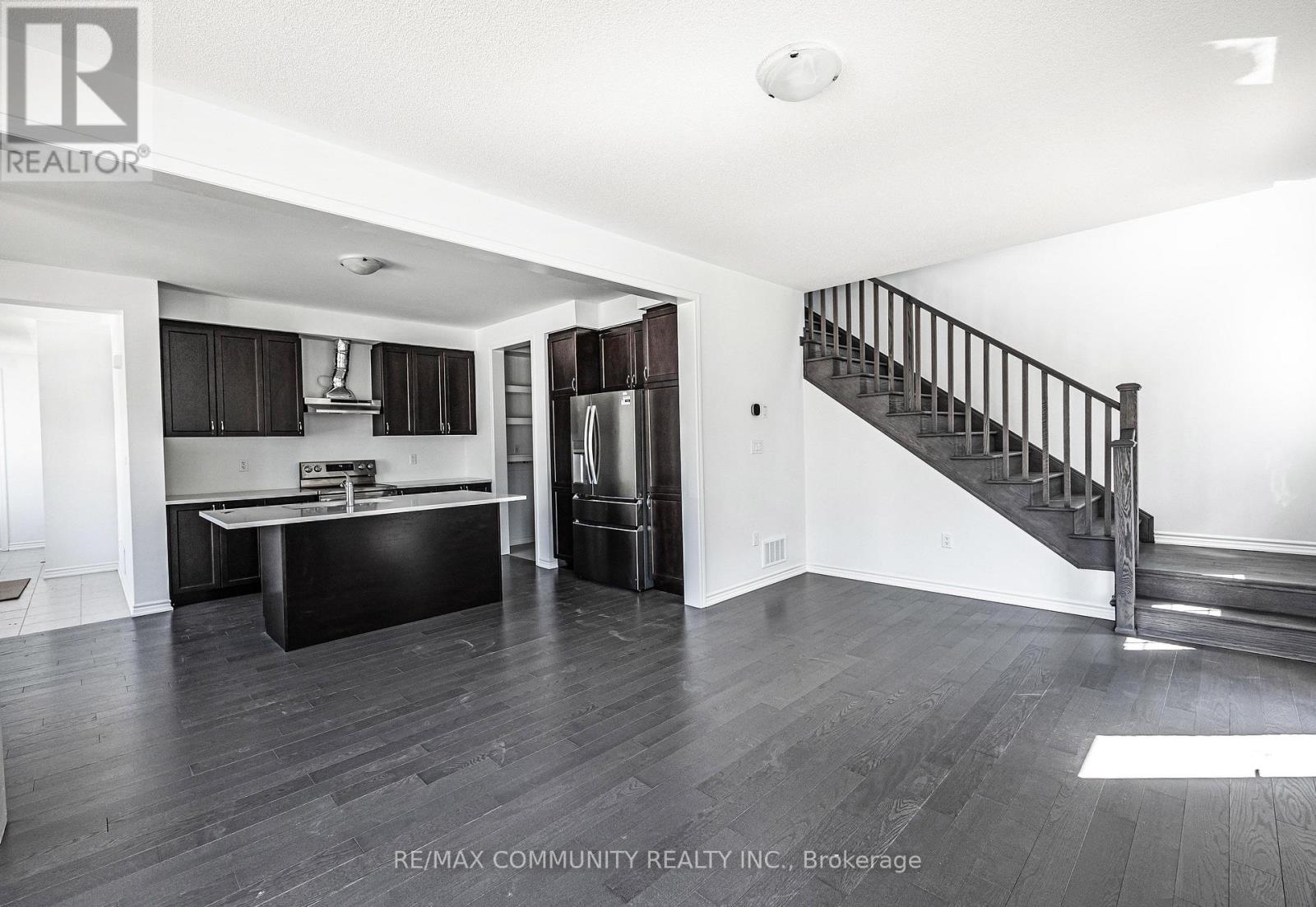 1483 Mockingbird Square, Pickering, Ontario  L1X 0N8 - Photo 7 - E13750114