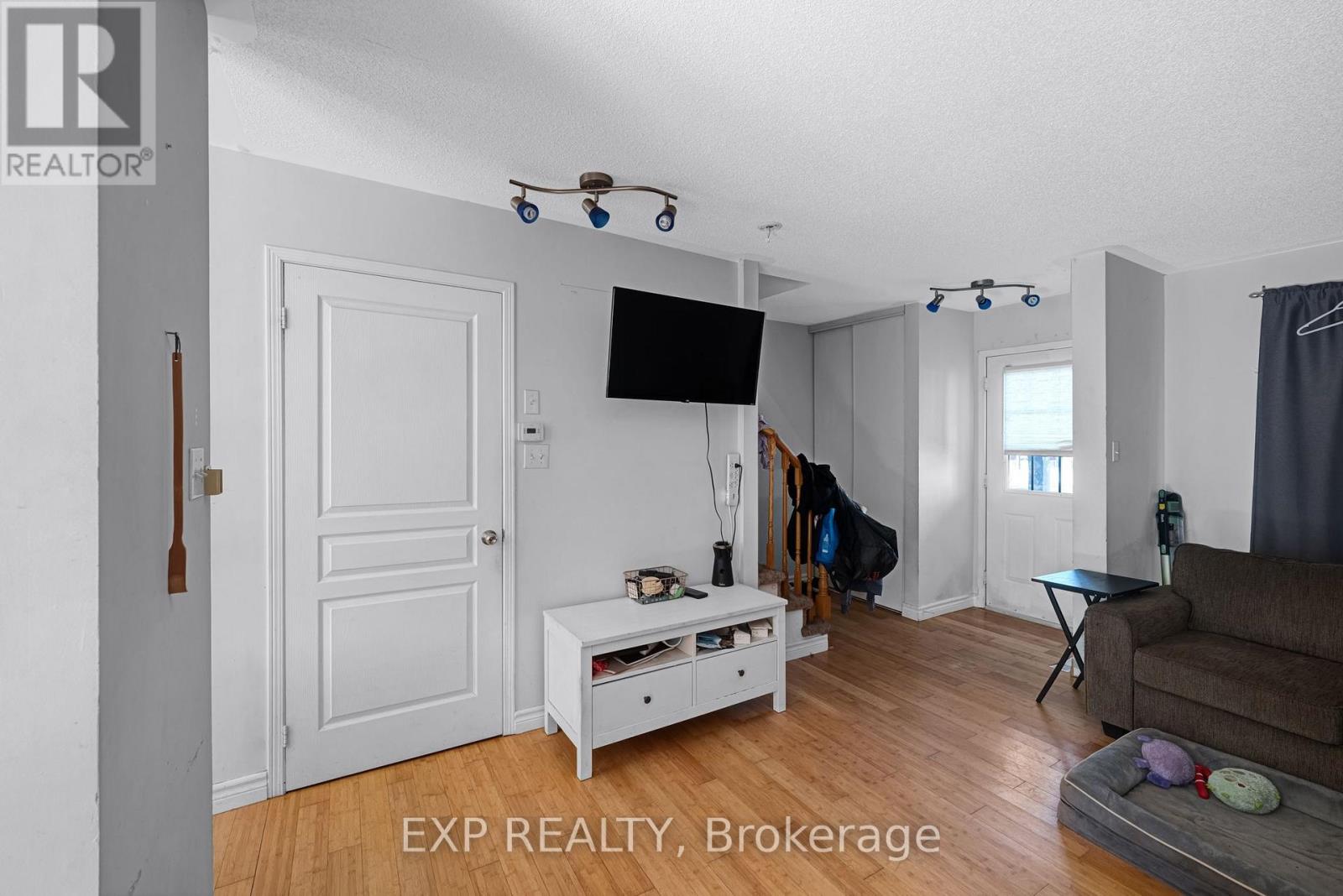 134 Trevino Circle, Barrie, Ontario  L4M 6T8 - Photo 7 - S13760704
