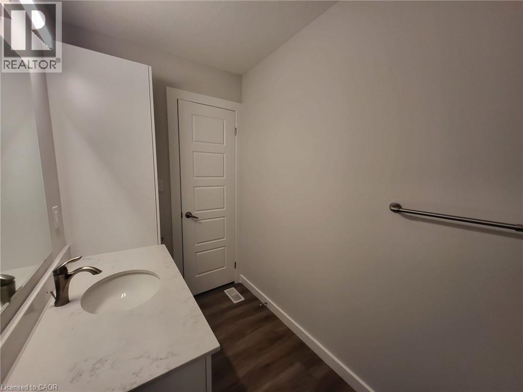 118 Gravel Ridge Trail Unit# E10, Kitchener, Ontario  N2E 0B8 - Photo 2 - 40862900