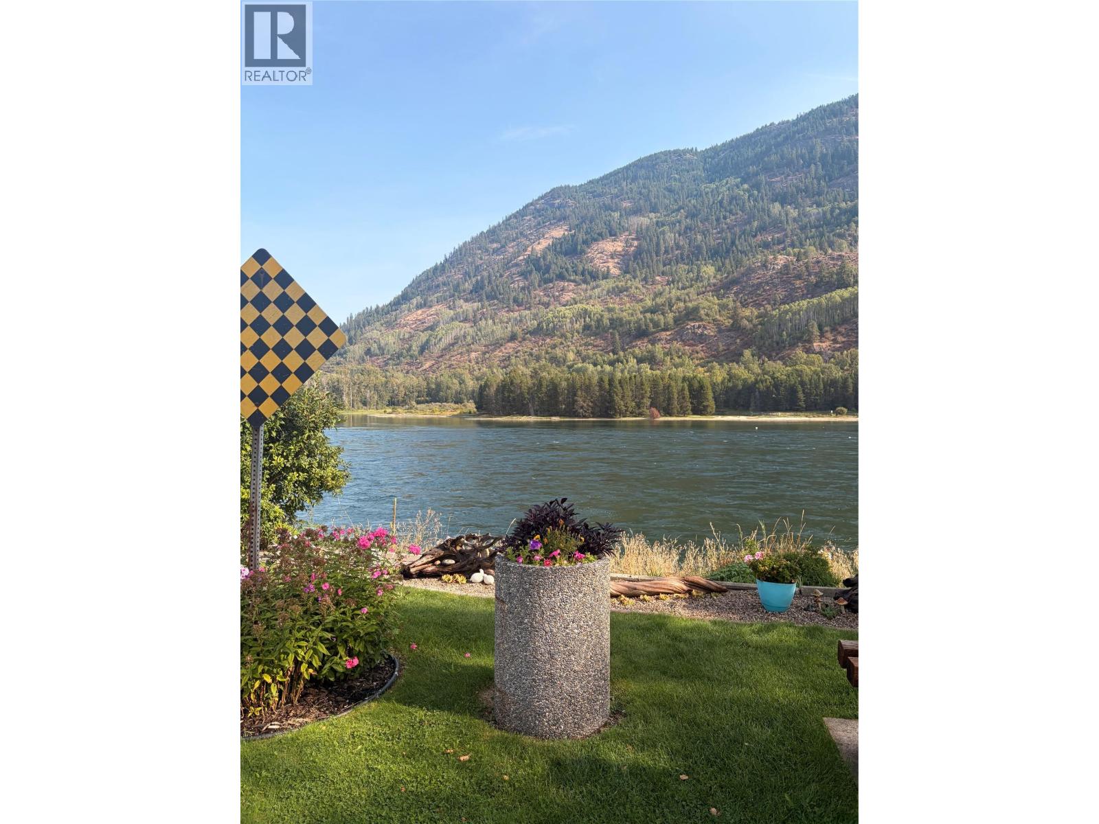 217 3rd Avenue, Castlegar, British Columbia V1N 2N2 - Photo 12 - 10399554