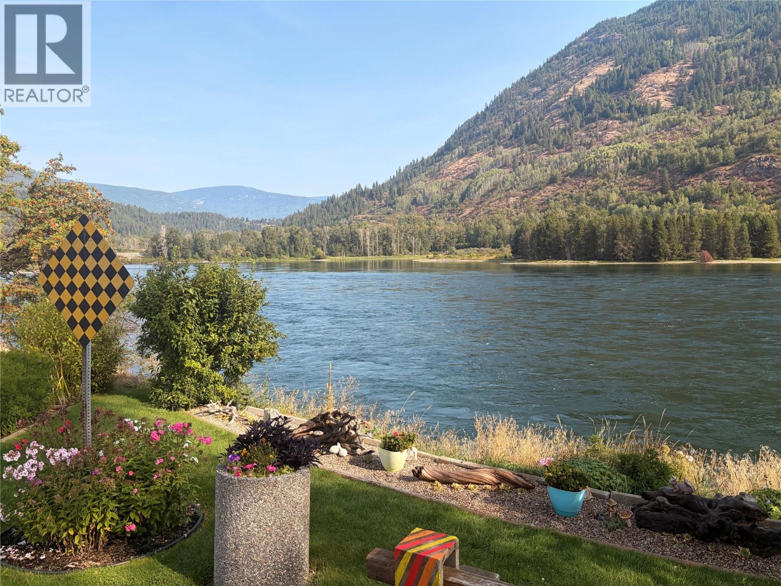 217 3rd Avenue, Castlegar, British Columbia V1N 2N2 - Photo 5 - 10399554