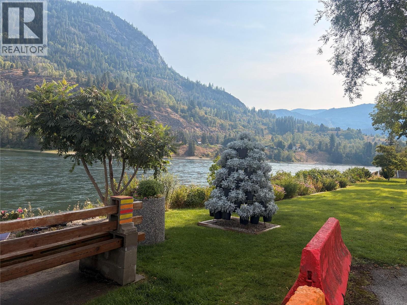 217 3rd Avenue, Castlegar, British Columbia V1N 2N2 - Photo 6 - 10399554