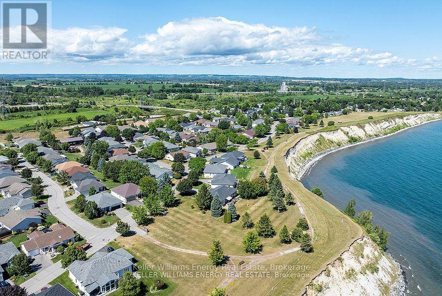 8 HINKLEY TRAIL, Clarington, Ontario