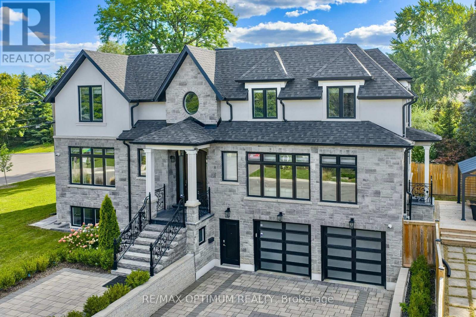 26 Pioneer Drive, Mississauga, Ontario  L5M 1G9 - Photo 2 - W13777734