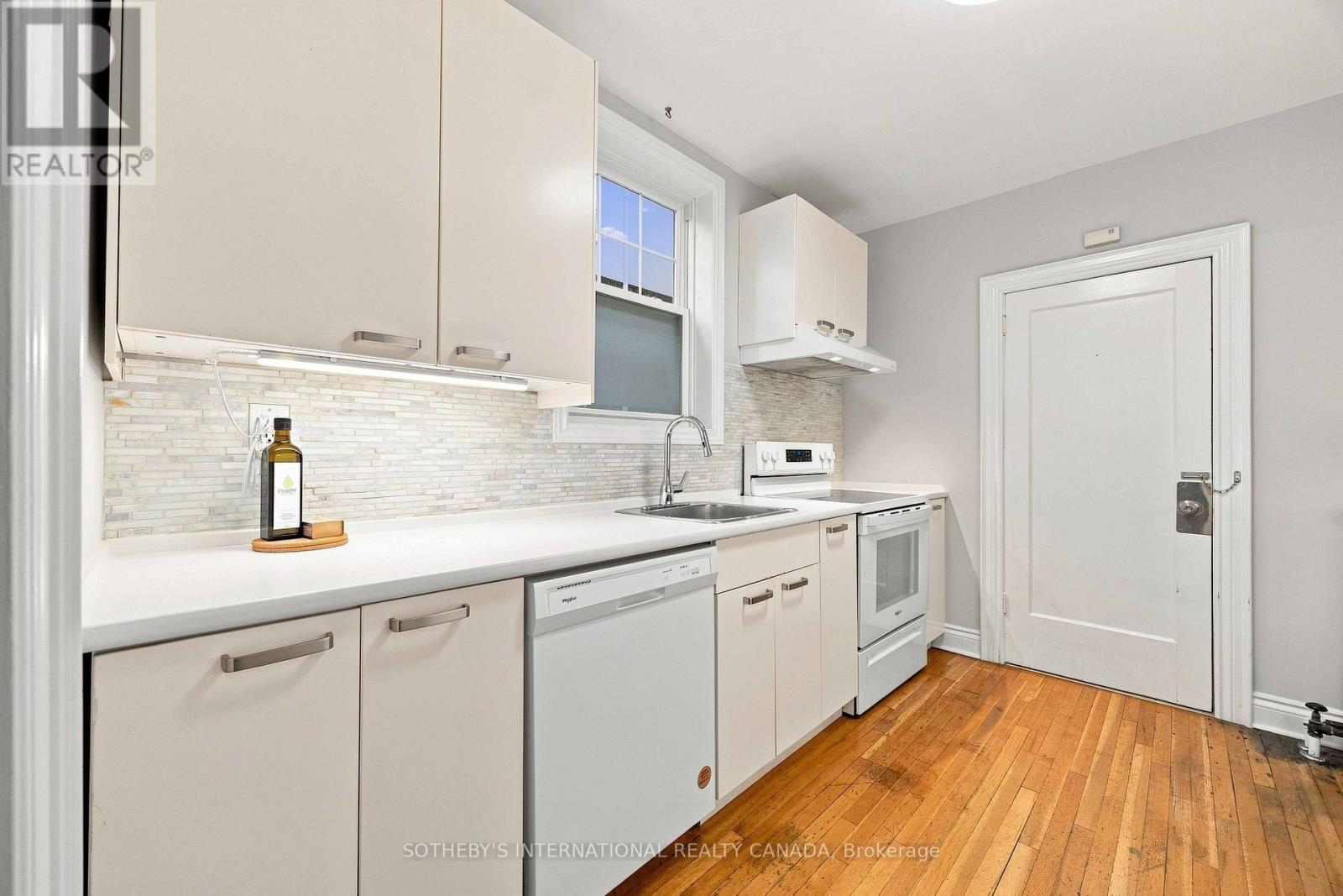 Upper - 14 Kilbarry Road, Toronto, Ontario  M5P 1K5 - Photo 10 - C13777752