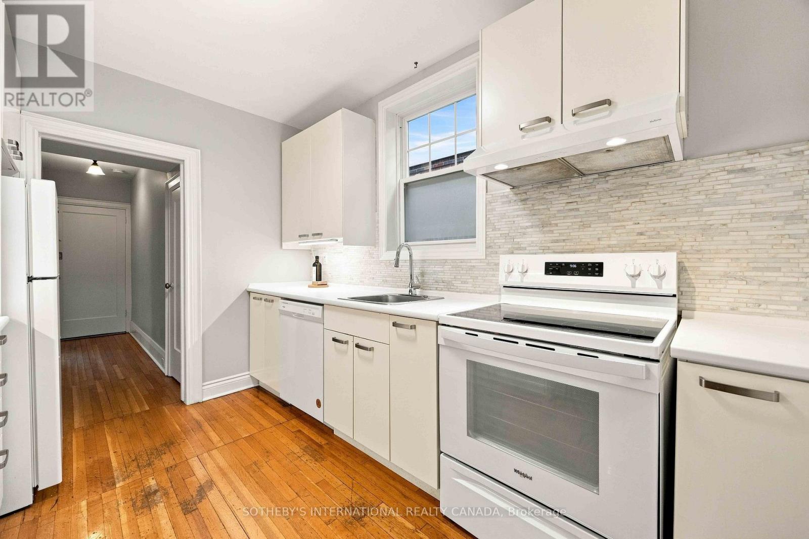 Upper - 14 Kilbarry Road, Toronto, Ontario  M5P 1K5 - Photo 8 - C13777752