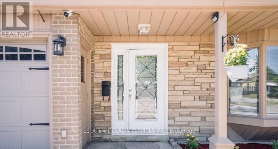 80 Addington Crescent, Brampton, Ontario  L6T 2R3 - Photo 3 - W13777762